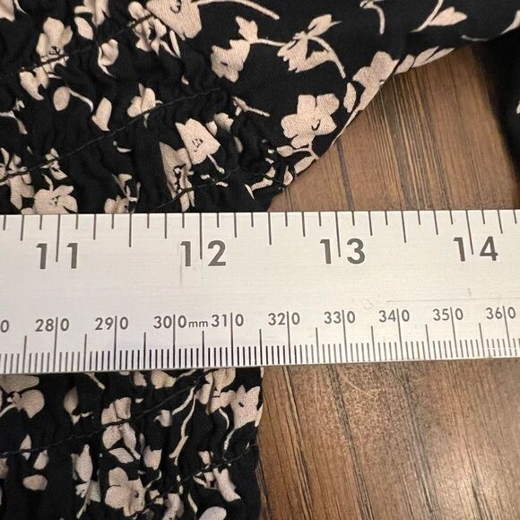 EUC Black & White floral Boho top Size S. - Picture 5 of 6